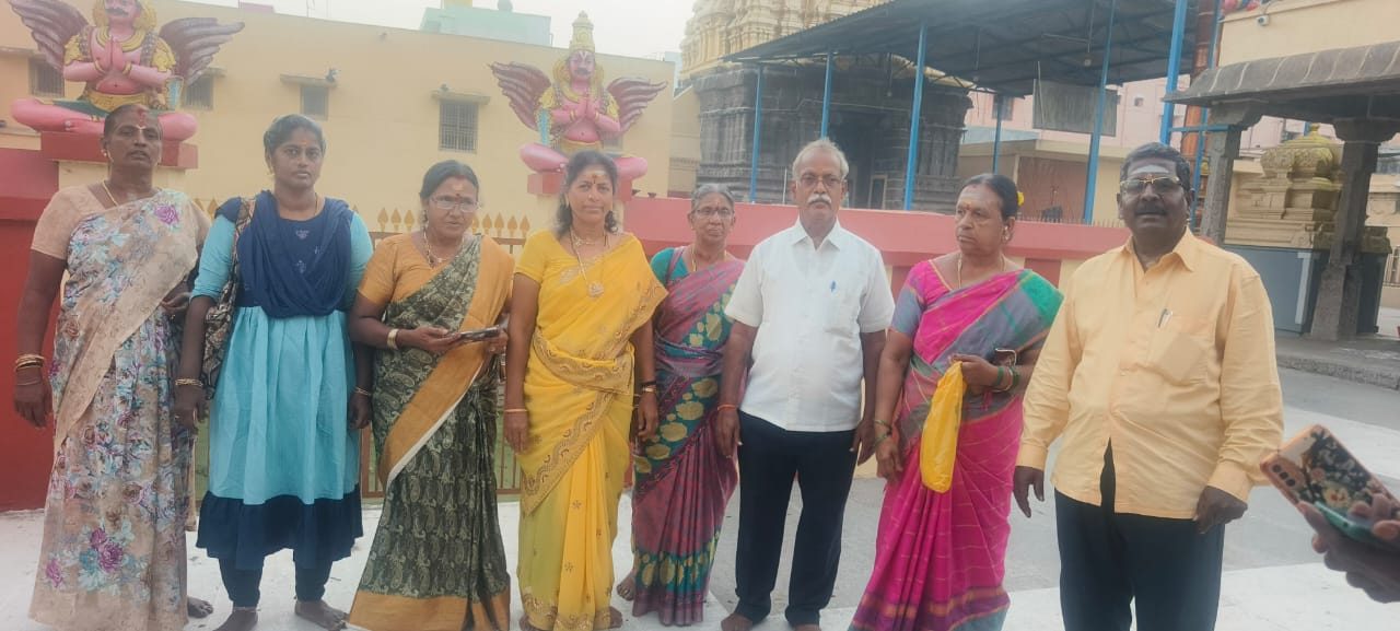 TKM pilgrims during a temple visit
